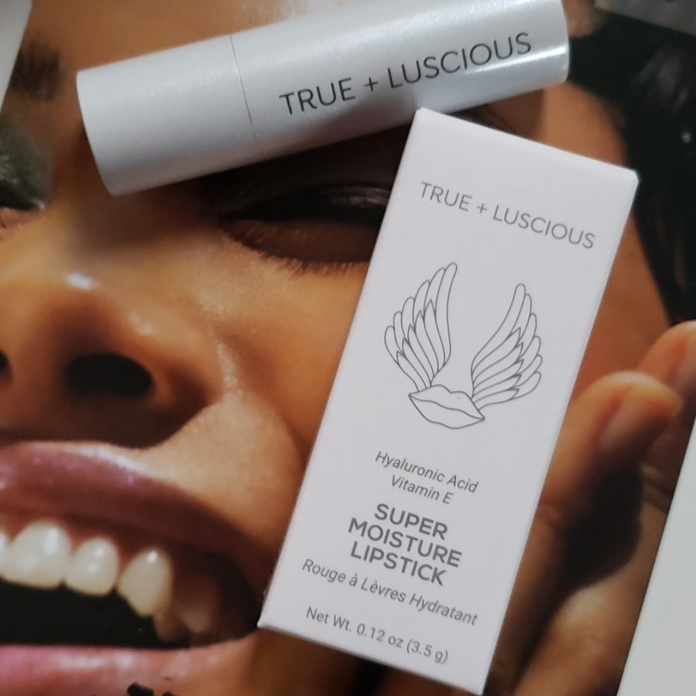 𝅺hyaluronic acid vitamin E lipstic.💄 NWT